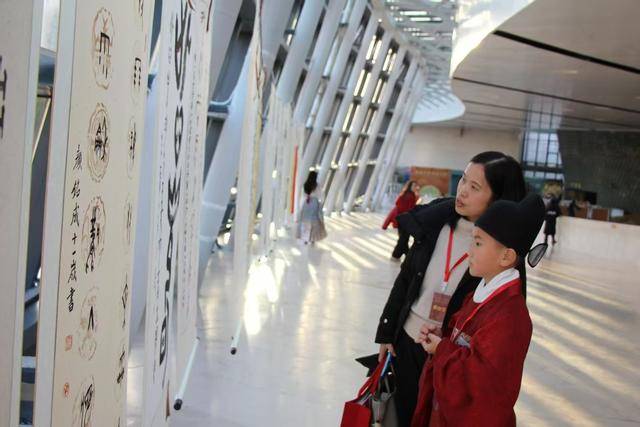 全國青少年甲骨文書法作品邀請展開幕