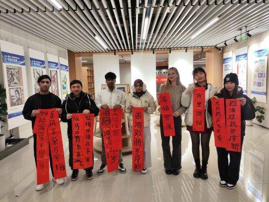 原创烟台市书法家走进山东商务职业学院开展书法笔会