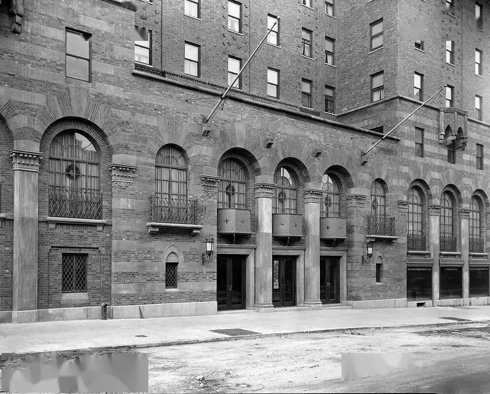 一間自己的房間：20世紀青年女性的輝煌社會史