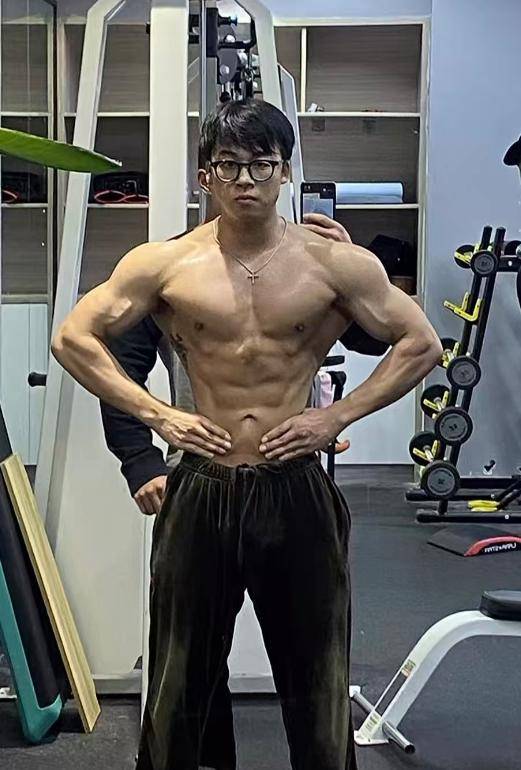 原創健身教練畢嘉琪去世，年僅26歲，一身肌肉很壯實，新房剛裝修好