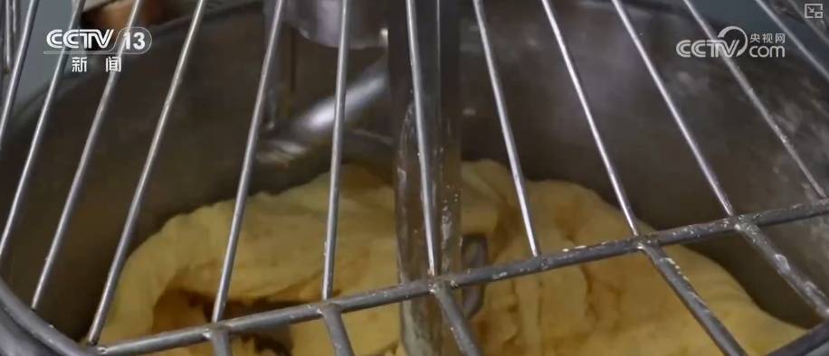 消費市場開啟“年味模式” 傳統美食改良煥新老味道開闢新商機