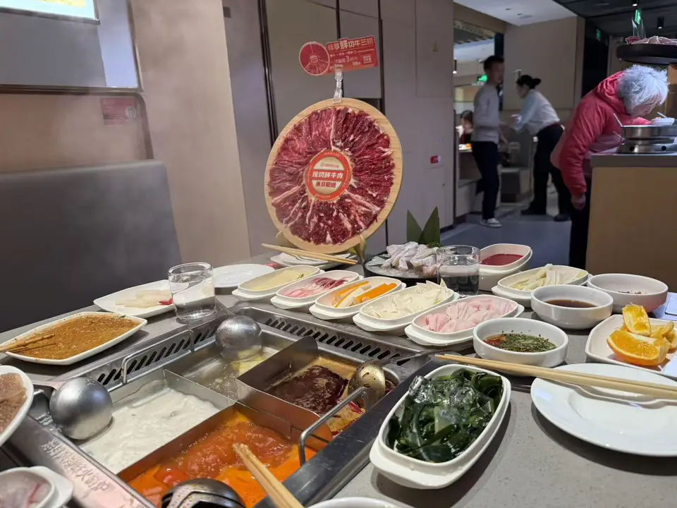 “上海環球美食匯”啟動半月有餘：南京路上火鍋店被“韓流”席捲，高峰期客流佔比超八成