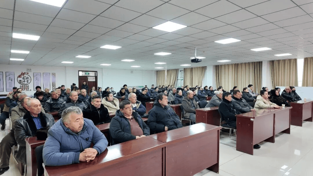 阿圖什市開展特色林果業冬春季科技培訓