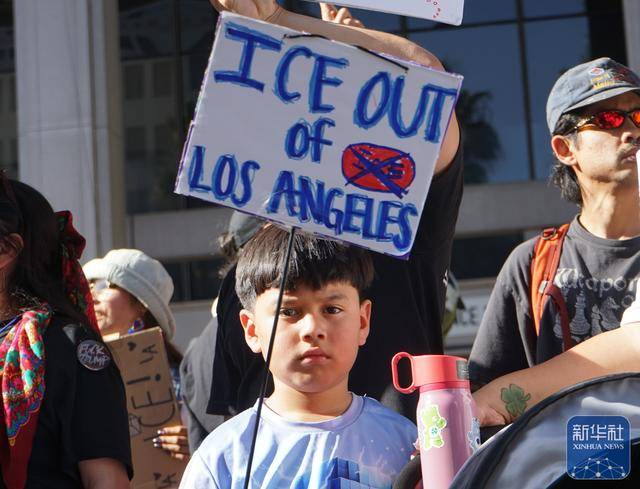 鏡頭直擊 | 抗議暴力移民執法 全美至少300城參加