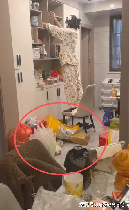 原創“難怪大學生不愛回家了”，江蘇母親曬客廳，有錢也改變不了心累
