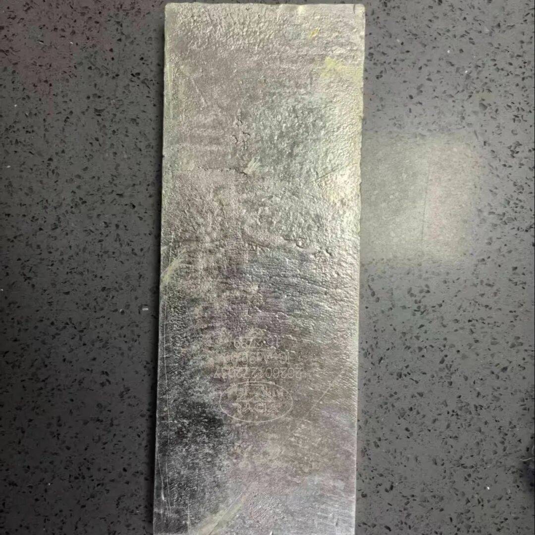 小心！你的快遞可能“藏金夾銀”！湖北男子拆快遞，椅子裡竟“長”出40萬銀板