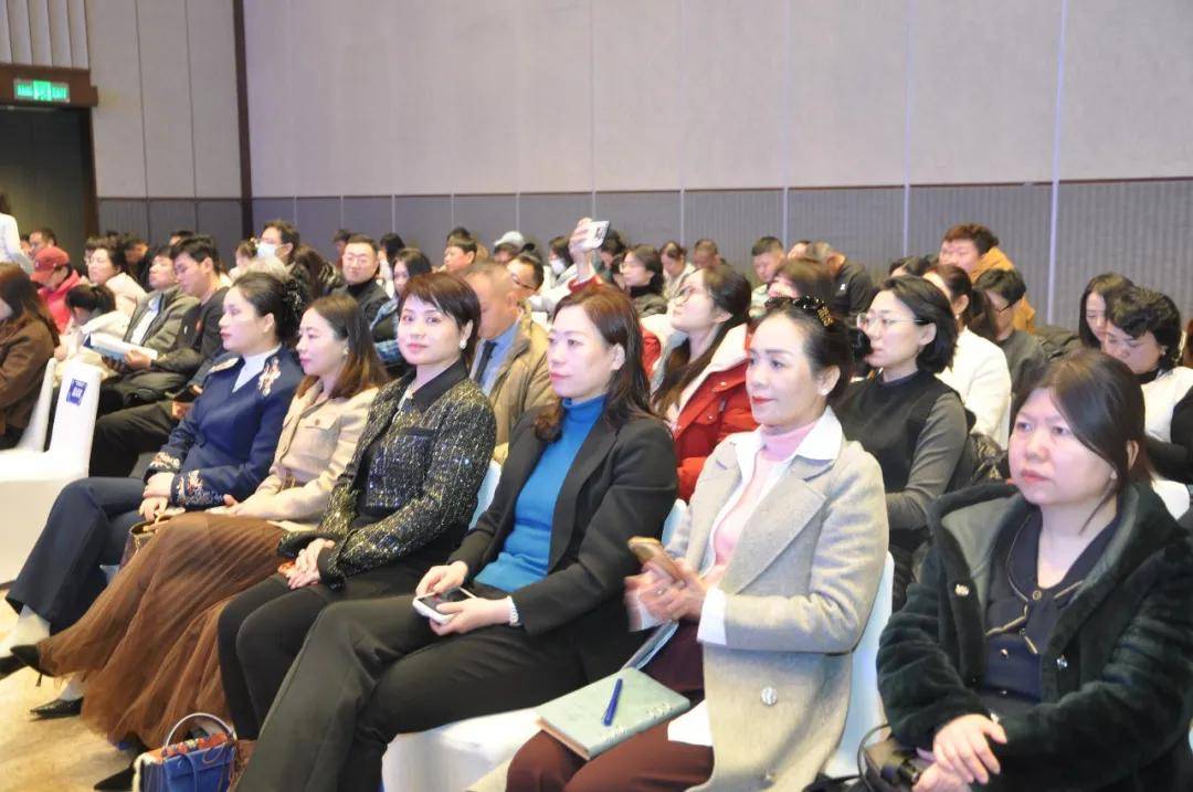 吉林、新疆滑雪產業優勢明顯 中國滑雪度假區競爭力推薦榜（2026）暨“滑雪旅遊十佳城市”推薦榜單釋出