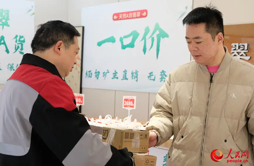 新春走基層 | 快遞小哥成勞模大哥