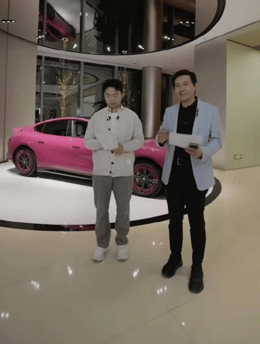 雷軍介紹小米汽車2026年春節無憂服務