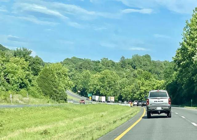 從房產到AI，風險全面引爆，美股金銀罕見三殺