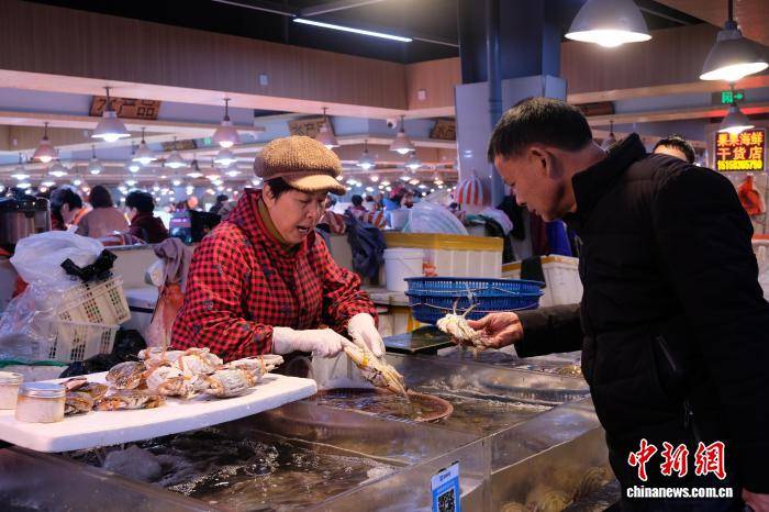 （新春見聞）浙江象山：菜場年味濃 漁家美食迎搶購熱潮