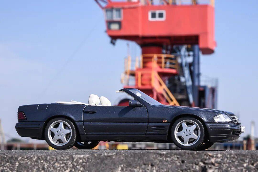 祝各位輪語人，新年越來越帥，荷包越來越厚，收藏越來越有品味！