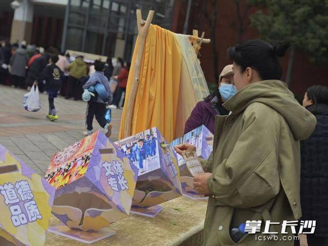 家長變“小學生”！萬境小學體驗式家長會讓教育迴歸童心