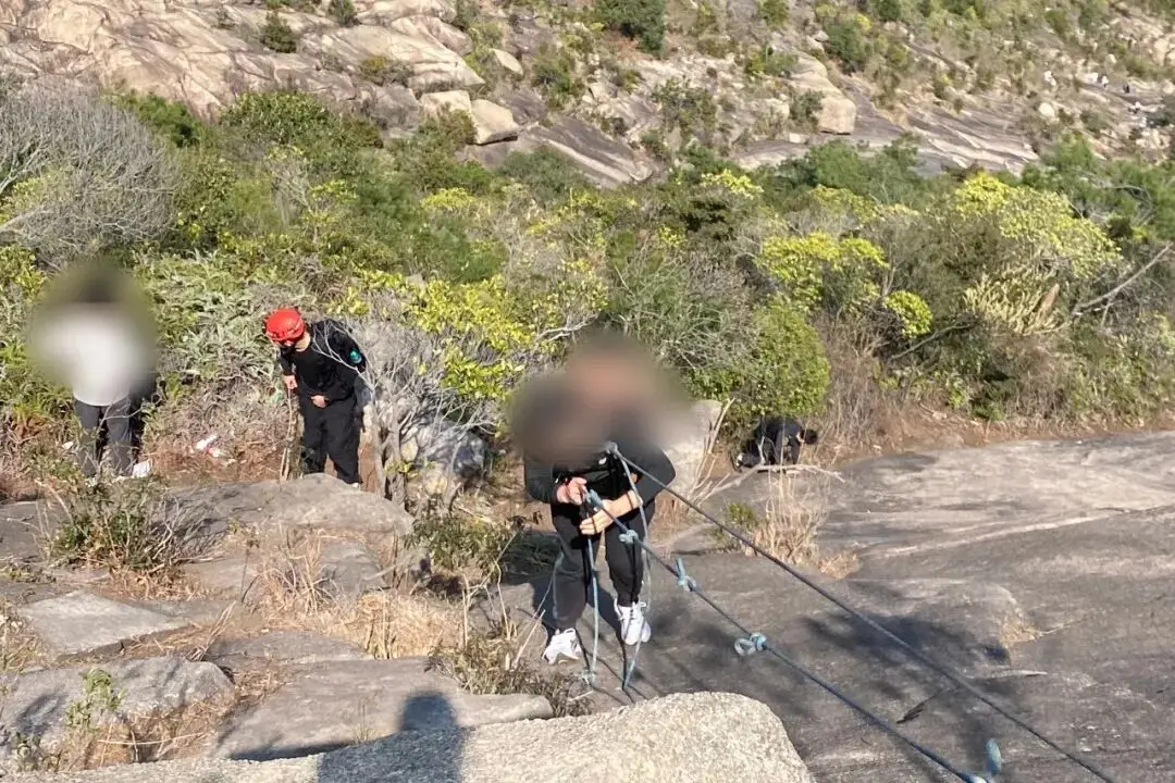 2名大學生跟風打卡被困“魔鬼崖”，警方提示→