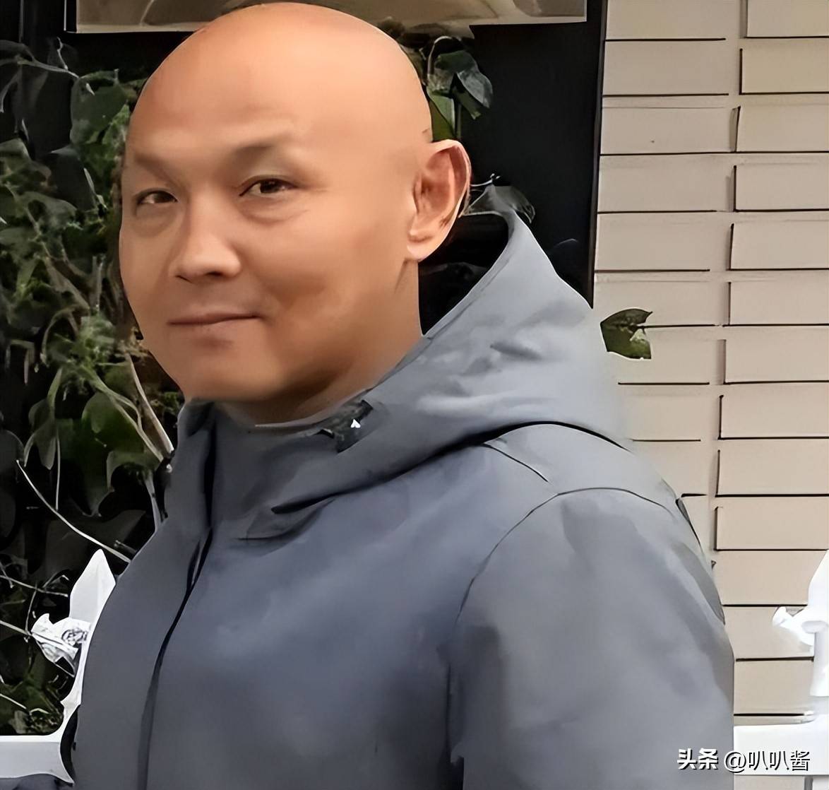 原創為奔赴臆想的美國天堂，不惜變賣房產的丁建強，如今還好嗎？