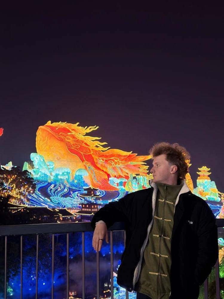 賞非遺、遊古鎮、品民俗 外國留學生“解鎖”中國年