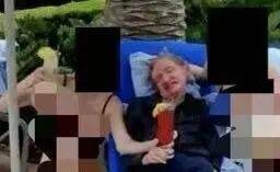“霍金與比基尼女性同遊照”現愛潑斯坦檔案 ，曾被“闢謠”稱系偽造