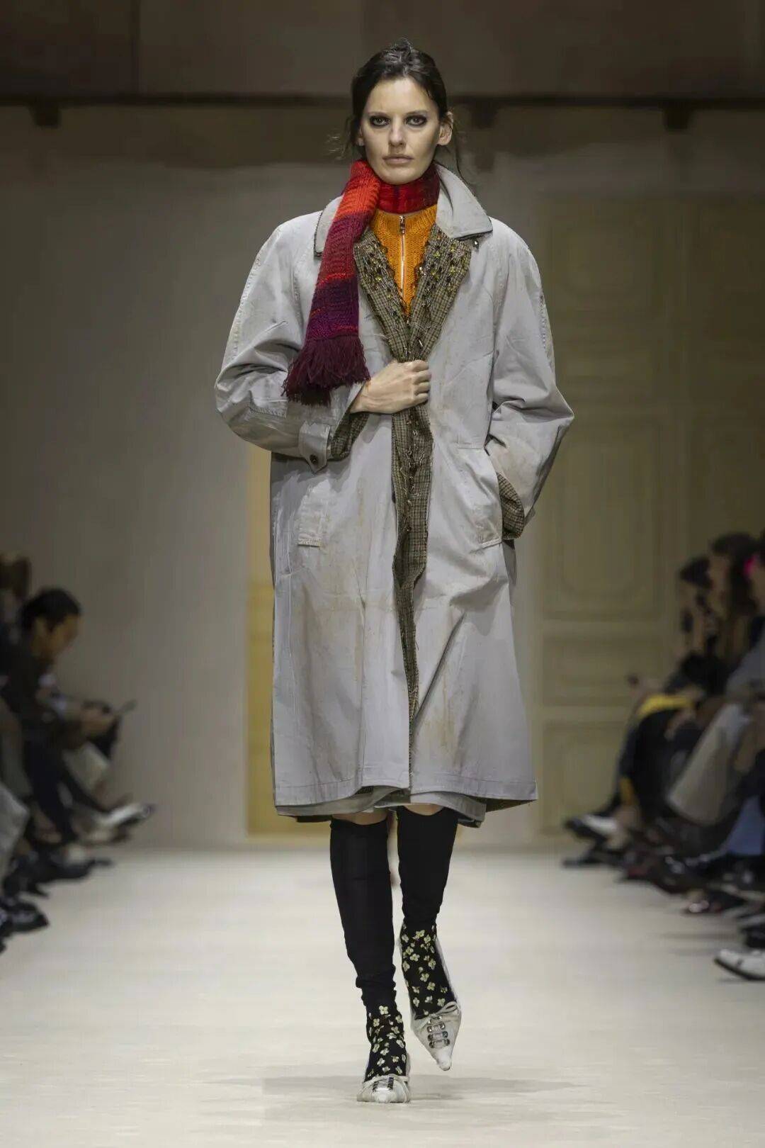 十五位女性，六十套造型，Prada 如何理解穿著