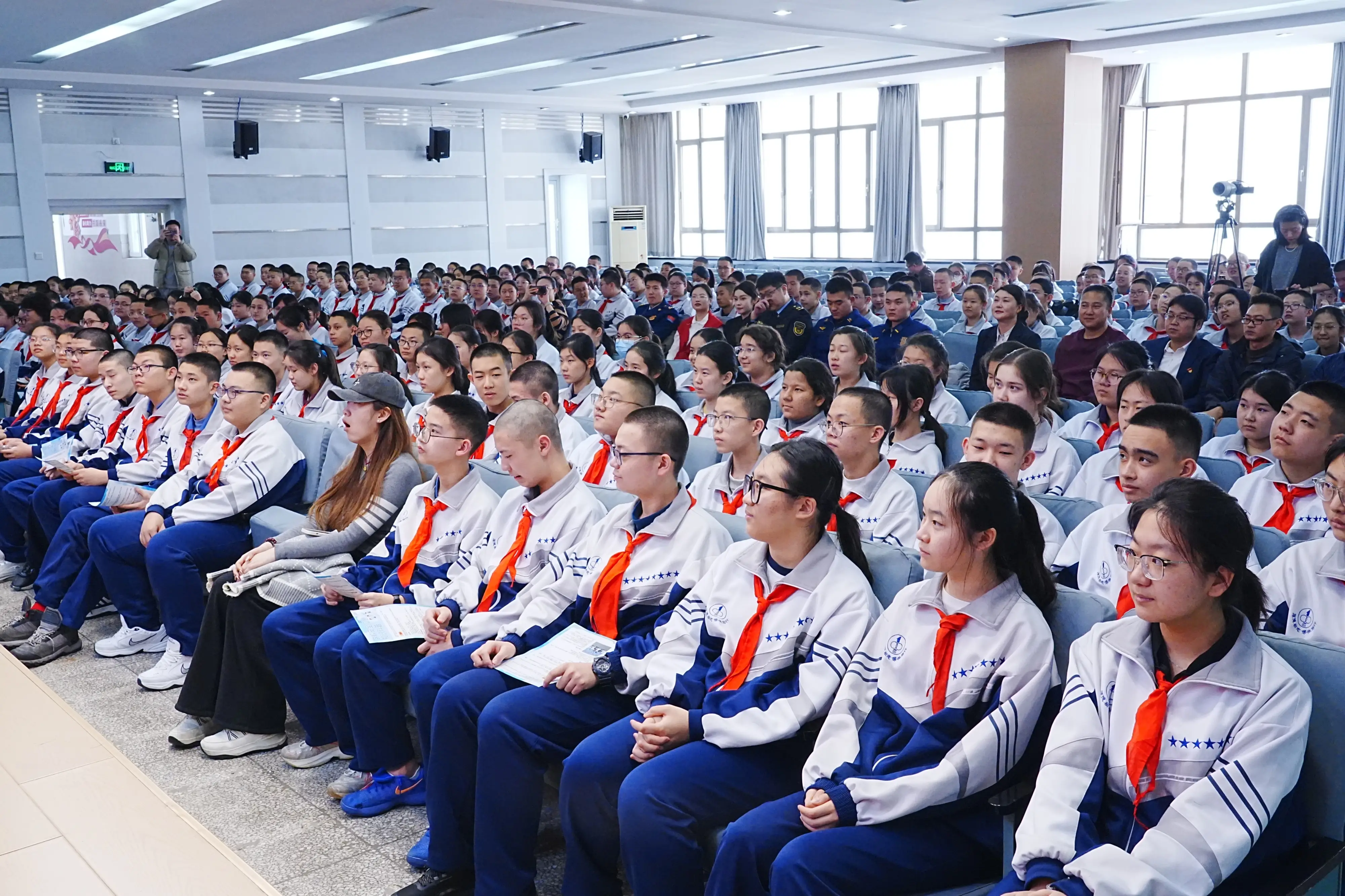 原創安全護航開學季：應急科普走進烏魯木齊市第一中學