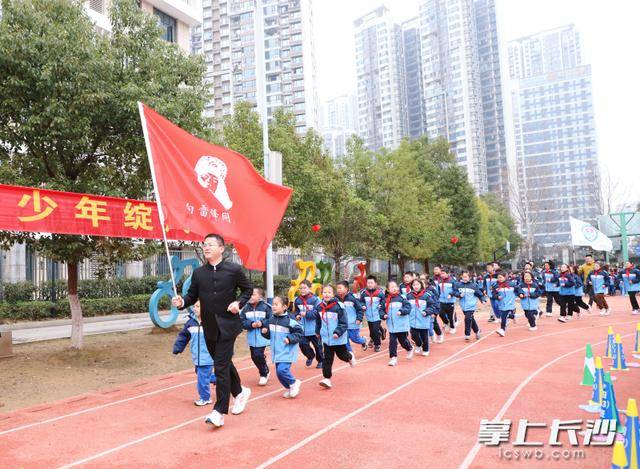 原創周南梅溪湖小學：策馬揚鞭 做追“鋒”少年