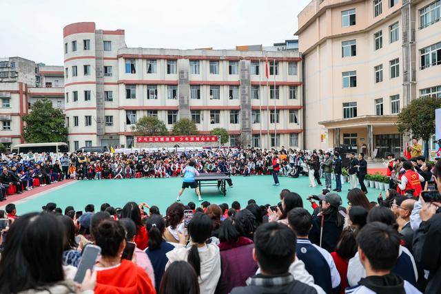 國家乒乓球隊女隊走進重慶魚洞中學