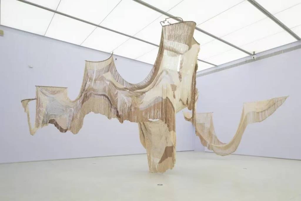 上海雙年展落幕前迎來觀展熱潮，女性藝術敘事令人矚目