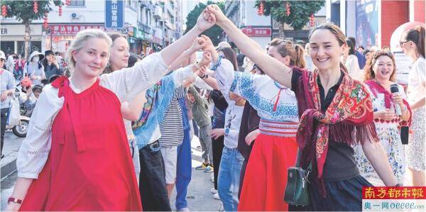 聽《喀秋莎》 跳圓圈舞 品俄式美食