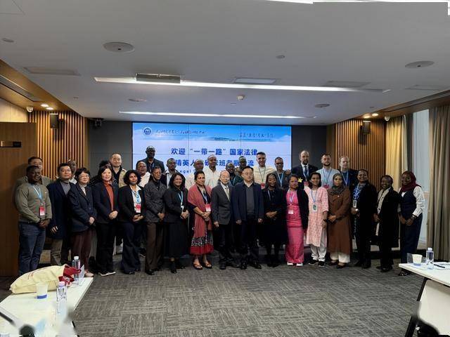 多國法律精英對話武漢仲裁委 國際商事解紛的“武仲方案”受關注