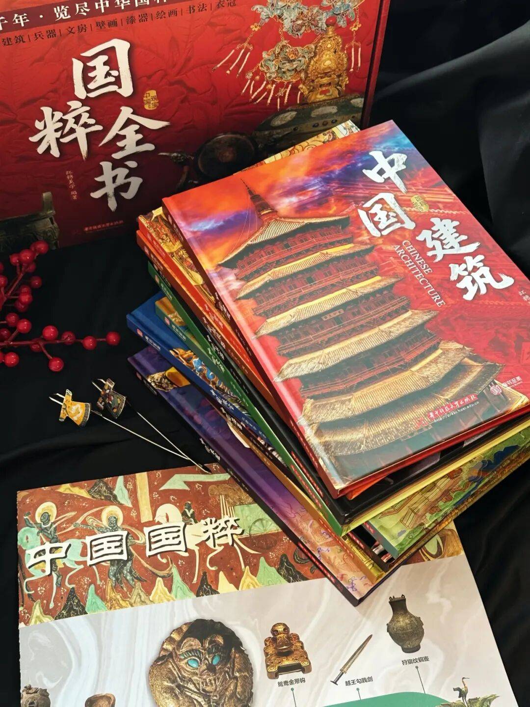 琺琅器、漆器、文房、壁畫、繪畫、書法、衣冠、珠寶、兵器、建築，《國粹全書》