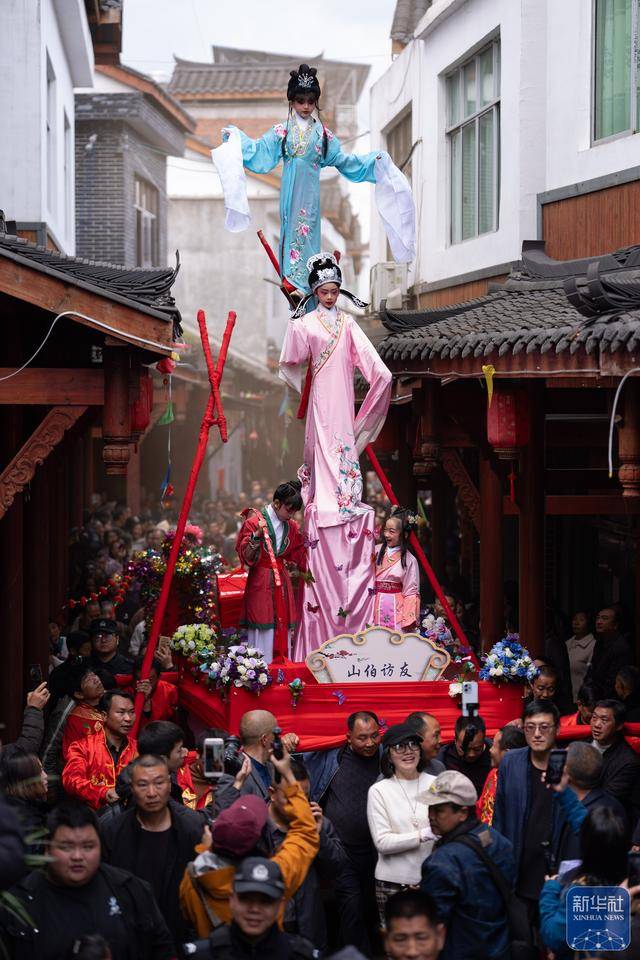 “空中戲劇”非遺巡遊：流動的民俗盛宴