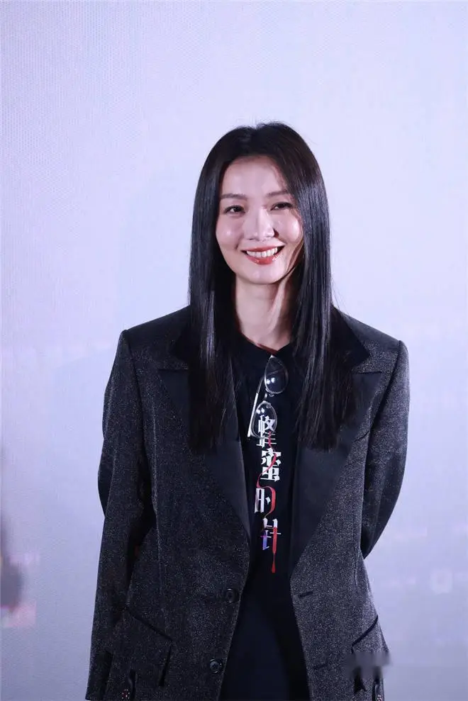 《蜂蜜的針》北京首映 袁泉寧靜談女性角色關係