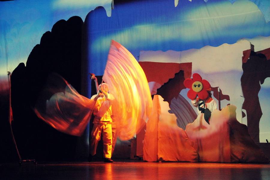 小說家導演話劇，足球冠軍演舞蹈劇場，YOUNG劇場2026春夏不設限