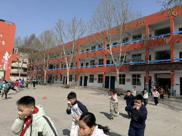 濟源市河苑街小學開展消防安全演練活動