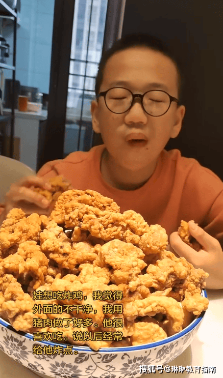 原創“又一個裝傻充愣的媽！”小學兒子想吃炸雞，家長端上一盤炸豬肉被群嘲