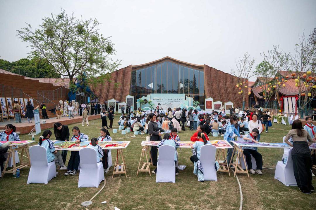 點贊成都這所小學！把刺繡課上成了“全員必修課”