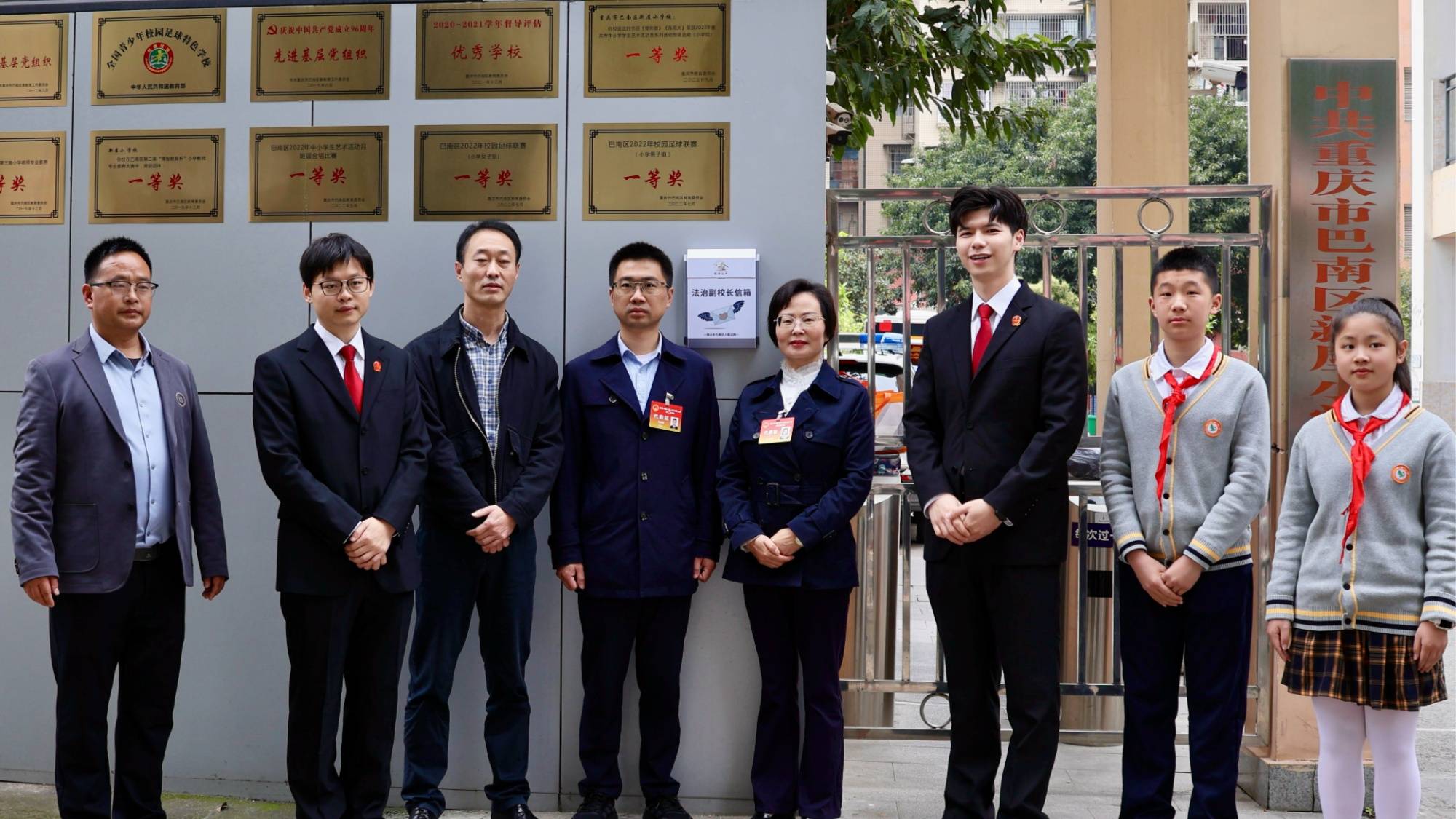 巴南法院“善渝法聲”團隊走進新屋小學