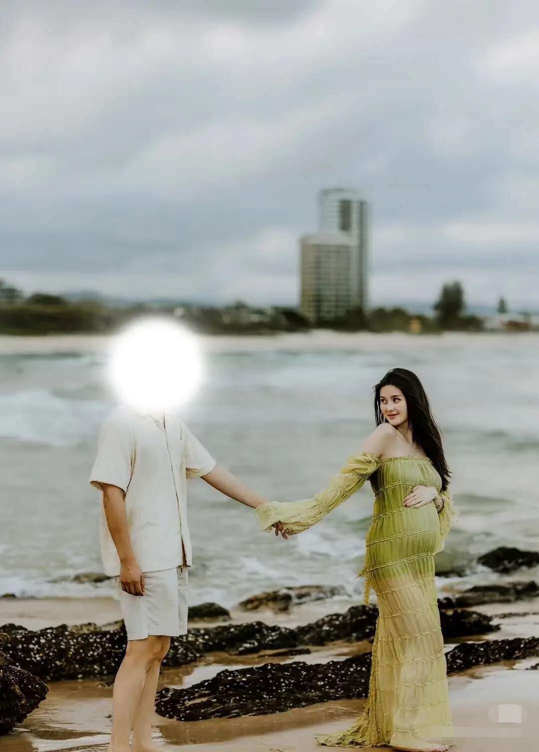 原創名媛愛上房產銷售？孕期照曝光，豪門愛情童話碎了？