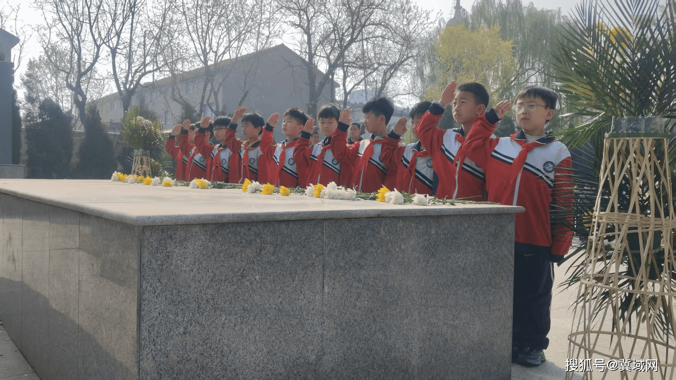 廣平縣第一實驗小學舉行“清明祭英烈”活動