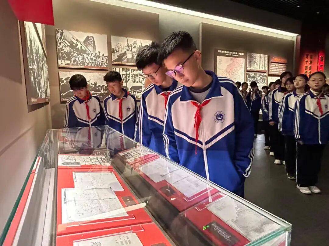 濟南市萊蕪第一中學初中部（魯礦中學）：清明祭英烈 薪火永相傳