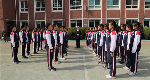 “海軍藍”走進桃源小學 “微軍訓”讓紅色基因浸潤校園