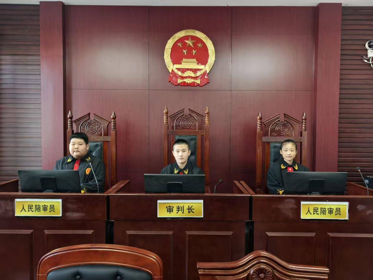 原創佳木斯市東風區東興小學開展“模擬法庭”主題實踐活動