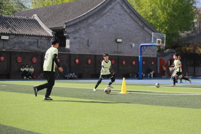 新鮮衚衕小學開啟足球月，每個年級都有特色任務——