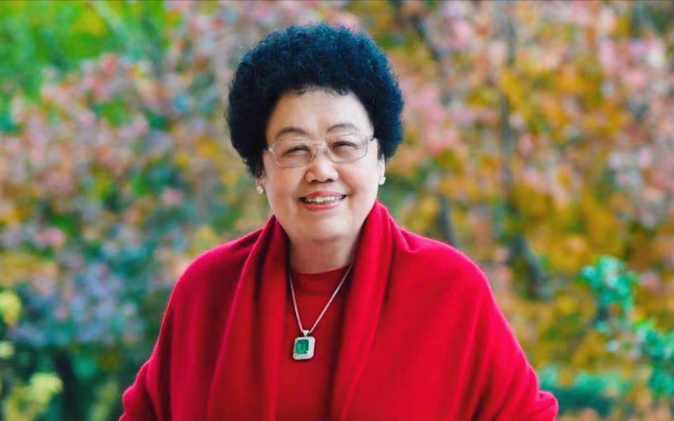 原創陳麗華頂奢收藏，從鴿血紅到天價帝王綠手鐲，都比不上她看家之寶