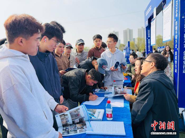 青海舉辦職業院校畢業生專場招聘會 提供28877個崗位