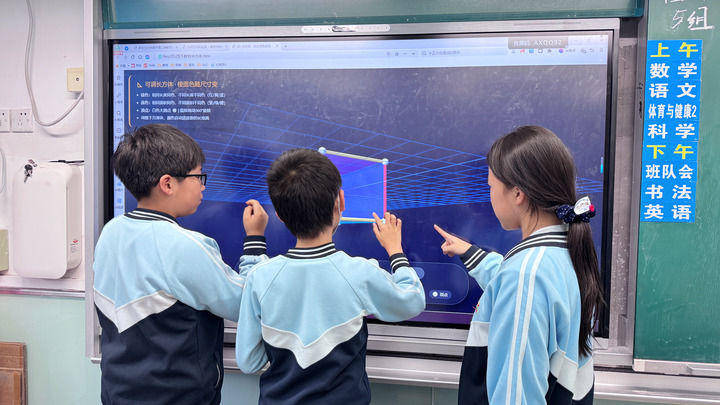 AI勁風撲面，中小學教育如何“進化”？