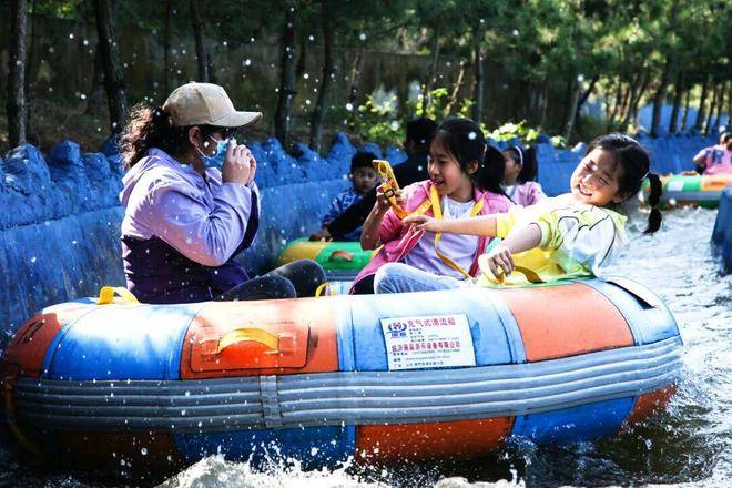 春假，螢火蟲水洞.地下大峽谷旅遊區“野味”十足！