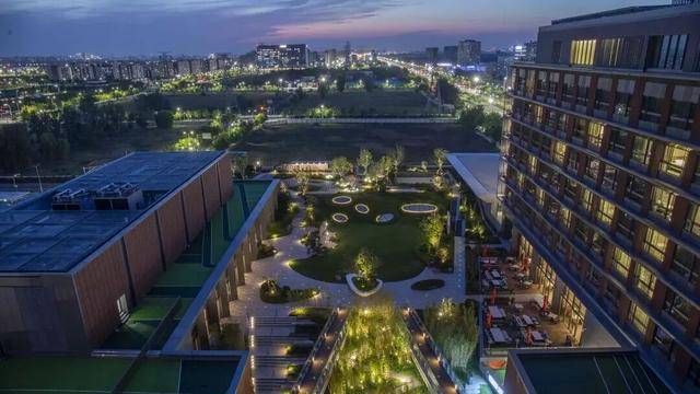 賞花親水、美食購物！跑完副馬，慢享春日好時光