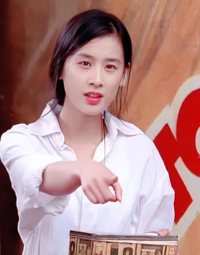 離婚1年，黃聖依最新近況曝光：在瑞士留學，和此前狀態差距太大