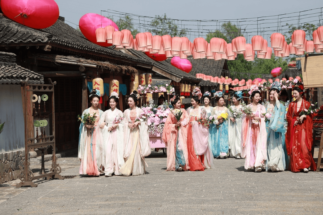 如夢宋潮·時尚簪花戲劇節在崑山周莊啟幕
