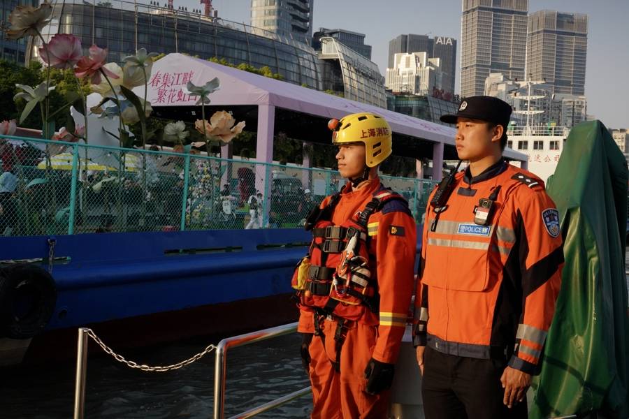 咖啡香飄北外灘，科技巡防護平安